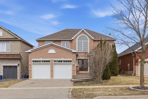 570 Blackwood Blvd, Oshawa, ON, L1K2N6 | Card Image