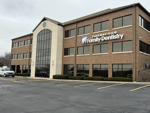 a-7017 John Deere Pkwy, Moline, IL, 61265-8034 | Card Image