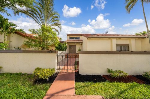 6637-6637 Nw 181st Ln, Hialeah, FL, 33015-4414 | Card Image