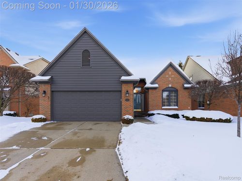 38-43579 Inglenook Ct, Sterling Heights, MI, 48314-1921 | Card Image