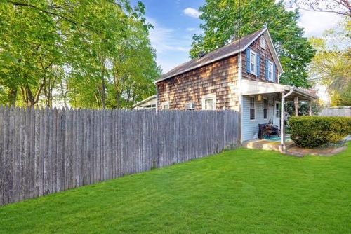 3 Bennington St, Huntingtn Sta, NY, 11747-2603 | Card Image