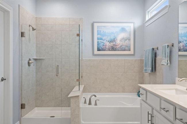 Frameless glass shower. | Image 23