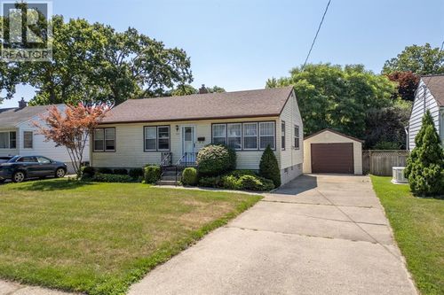 751 Kemsley Dr, Sarnia, ON, N7V2M3 | Card Image