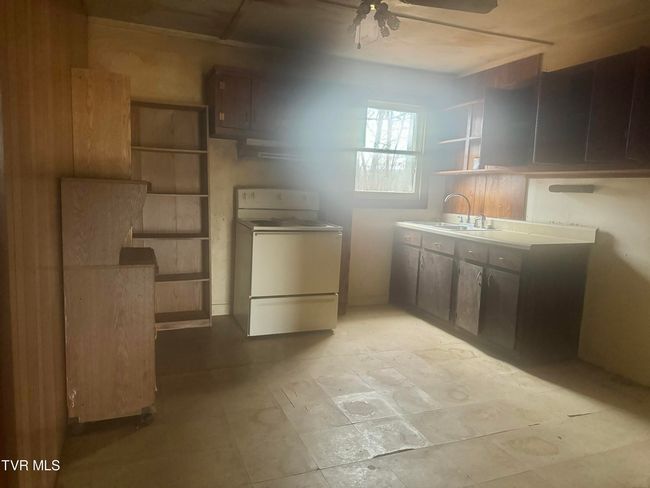 138 Berry Ridge Rd, House other with 2 bedrooms, 1 bathrooms and null parking in Jonesborough TN | Image 6