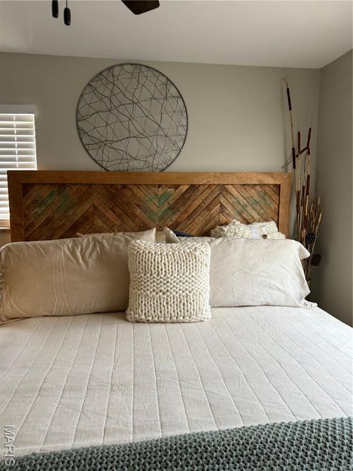 700 N Elizabeth Ave, Ferguson, MO, 63135-1735 | Card Image