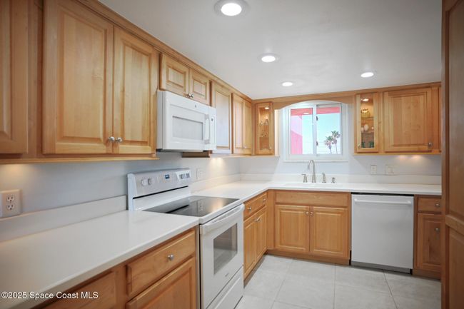 402 - 5635 Highway A1a, Condo with 3 bedrooms, 3 bathrooms and null parking in Melbourne Beach FL | Image 5