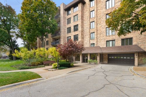 apt-204-3810 Mission Hills Rd, Northbrook, IL, 60062-5751 | Card Image