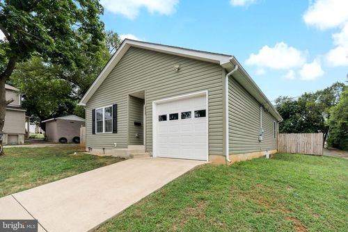 212 Strine Ave, MARTINSBURG, WV, 25404-4622 | Card Image