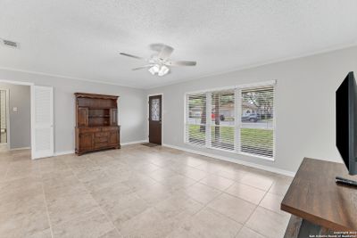 214 Parkview Blvd, House other with 2 bedrooms, 1 bathrooms and null parking in New Braunfels TX | Image 2