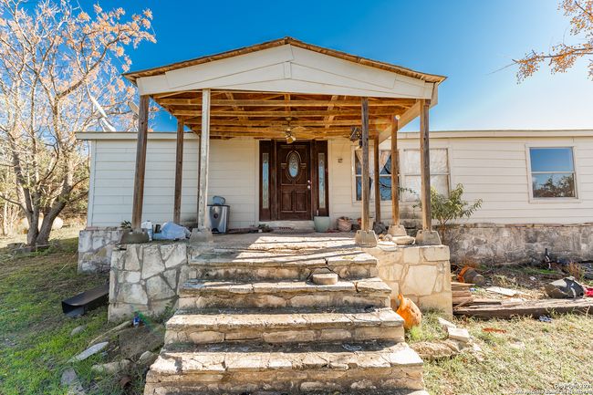 989 Oil Wl, Home with 3 bedrooms, 2 bathrooms and null parking in Pipe Creek TX | Image 4