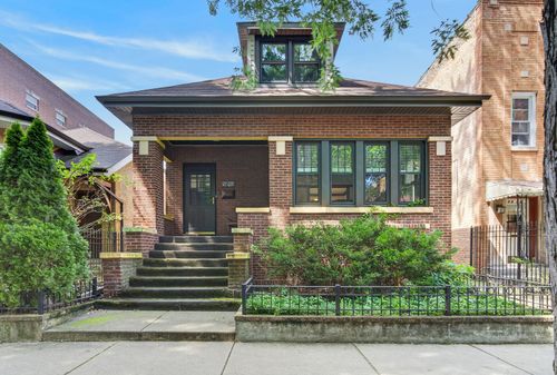4940 N Whipple St, Chicago, IL, 60625-4104 | Card Image