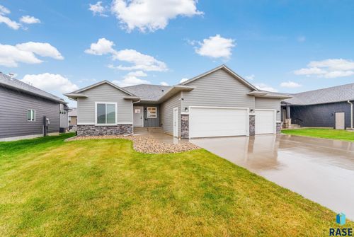 8805 Dalton St, Sioux Falls, SD, 57106 | Card Image