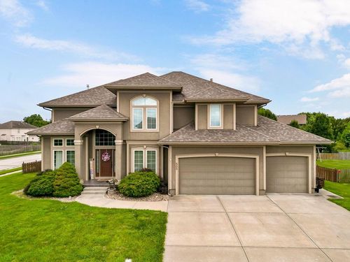 500 Woodpark Ln, Lee's Summit, MO, 64086-7103 | Card Image