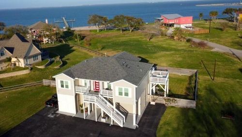 4 Shore Acres Cir, Shoreacres, TX, 77571-7396 | Card Image