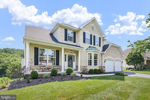 423 Westview Dr, AVONDALE, PA, 19311-1357 | Card Image