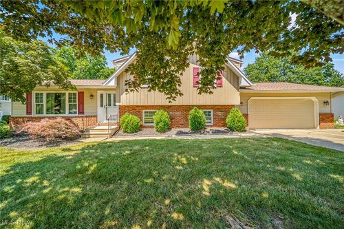 9421 Ridgeside Dr, Mentor, OH, 44060-7141 | Card Image