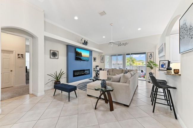 2450 Sw Summit St, House other with 3 bedrooms, 2 bathrooms and null parking in Port Saint Lucie FL | Image 9