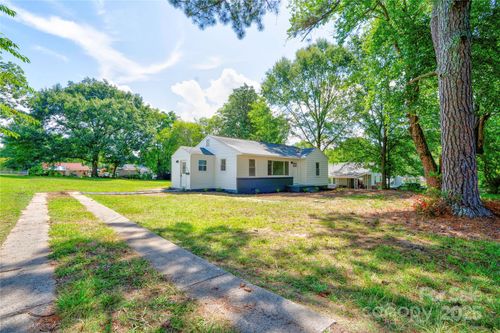 205 Crescent Dr, Bessemer City, NC, 28016-2848 | Card Image