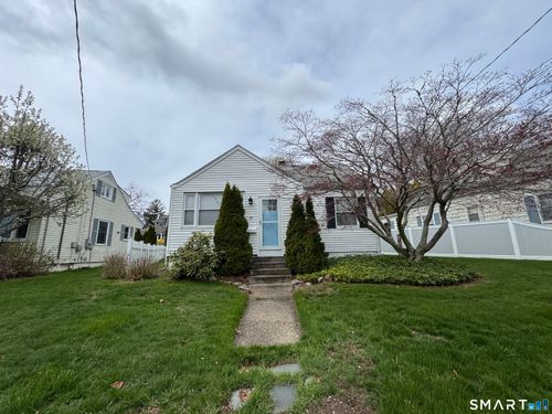 42 Parkway S, New London, CT, 06320 | Card Image