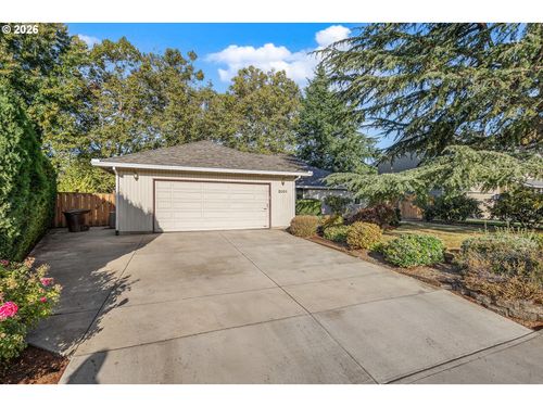 2031 Ne Josephine Dr, Hillsboro, OR, 97124 | Card Image