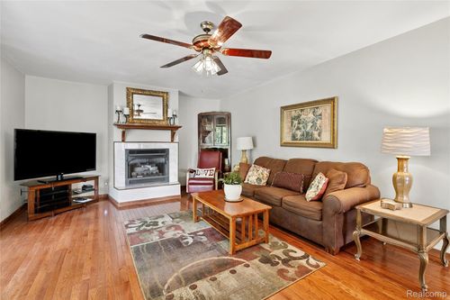2436 Cheryl Ann Dr, Burton, MI, 48519-1362 | Card Image