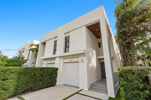 3276-3276 Day Ave, Coconut Grove, FL, 33133-5060 | Card Image