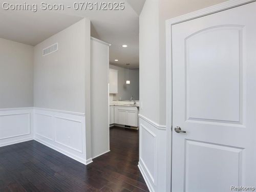 49894 E Broadway, Shelby Township, MI, 48317-6360 | Card Image