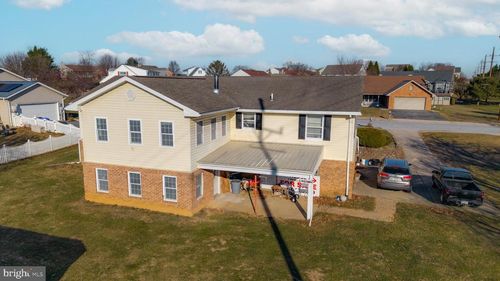 408 Carolle St, GREENCASTLE, PA, 17225-1558 | Card Image