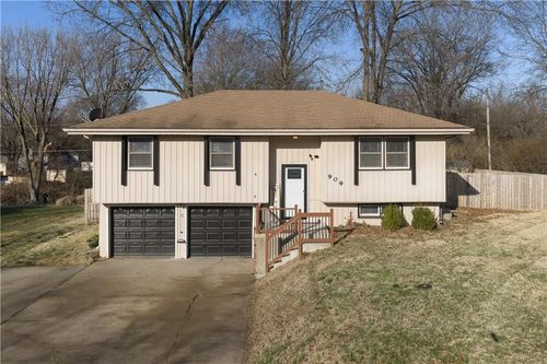 909 N 18th St, Leavenworth, KS, 66048-1156 | Card Image