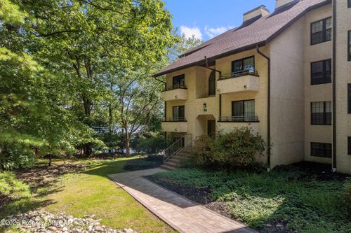301-5 #301 Midlake Dr, Lake Harmony, PA, 18624 | Card Image