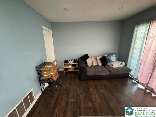 215 W Lehigh St, Townhouse with 3 bedrooms, 3 bathrooms and null parking in Bethlehem PA | Image 11