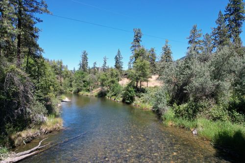 2525 Kinney Creek Rd, Jacksonville, OR, 97530-9445 | Card Image