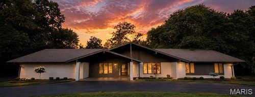 15 Meadowbrook Country Club Est, Ballwin, MO, 63011-1688 | Card Image
