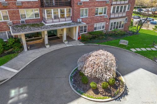 4d-3 Washington Sq, Larchmont, NY, 10538-2028 | Card Image