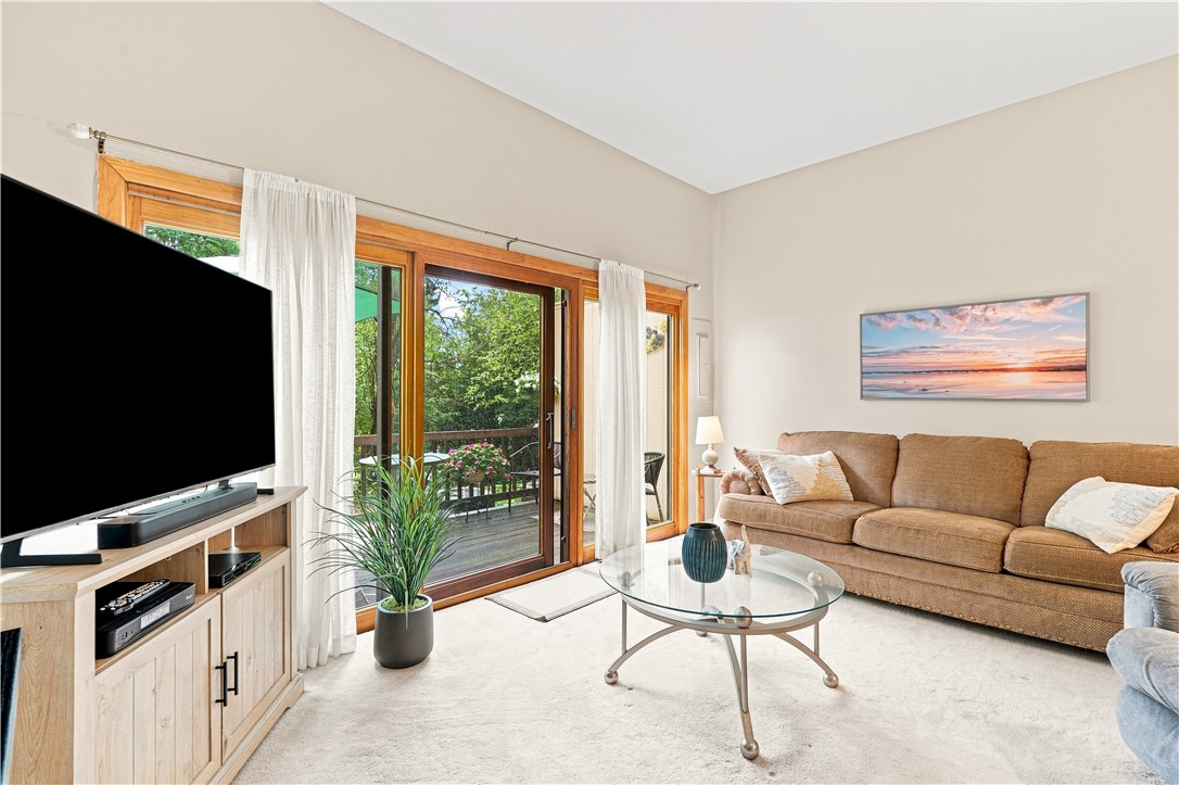 Residential in Rosslyn Farms 4