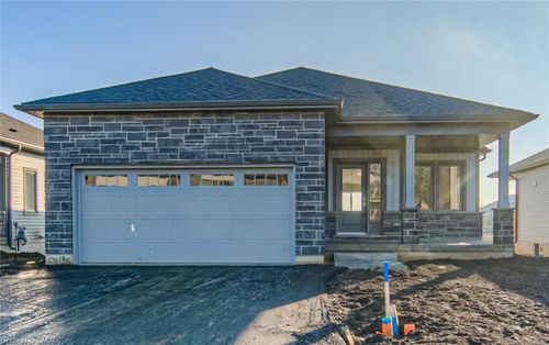 135 Ellen St, Atwood, ON, N0G1B0 | Card Image