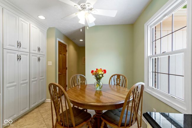 Breakfast Area with Excellent Natural Light! | Image 16