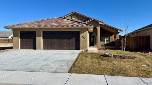 806 Thorncrest Dr, Pueblo, CO, 81005-5401 | Card Image