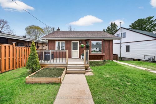23 Highland Crescent, Parry Sound, ON, P2A1N7 | Card Image