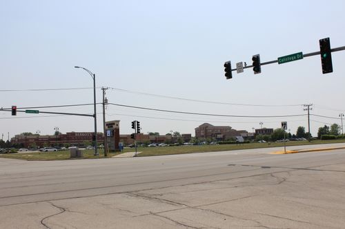 550 E Laraway Rd, New Lenox, IL, 60451-3144 | Card Image