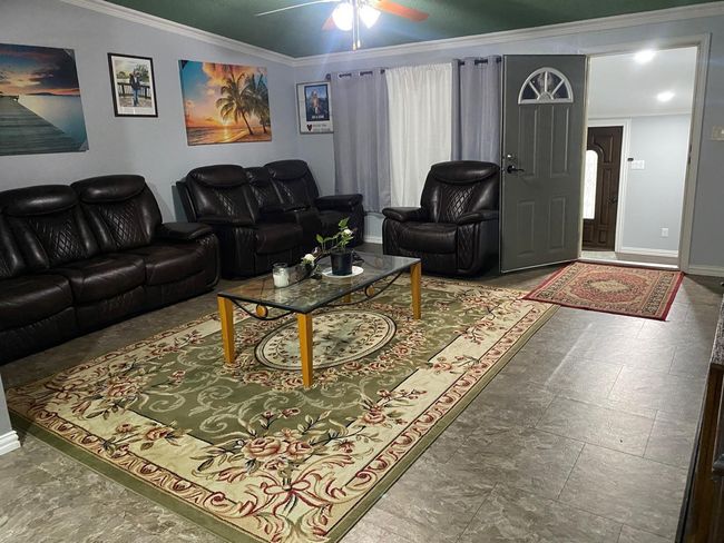 The living area | Image 5