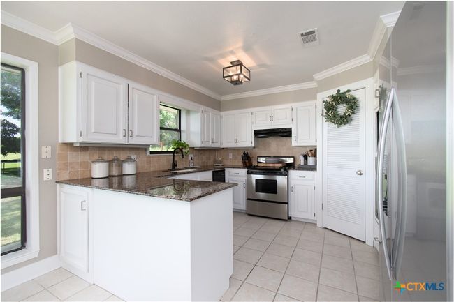 1806 Club Cir, House other with 3 bedrooms, 3 bathrooms and null parking in Salado TX | Image 10