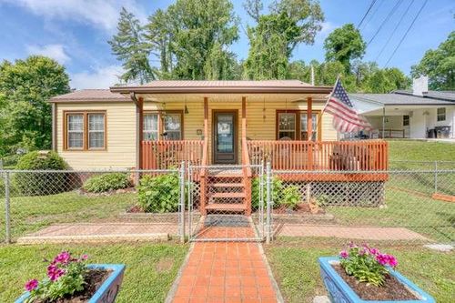 819 Valley River Ave, Murphy, NC, 28906-2836 | Card Image