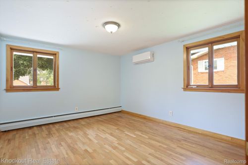 243 Cherry St, Frankenmuth, MI, 48734-1704 | Card Image