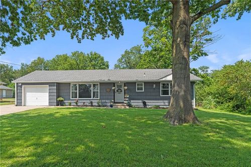 1844 Ottawa St, Leavenworth, KS, 66048-1130 | Card Image