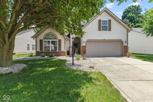 5881 Lost Oaks Dr, Carmel, IN, 46033-9575 | Card Image
