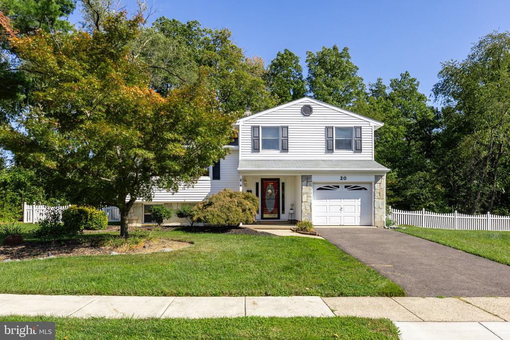 Flintstone Dr, Marlton, NJ 08053