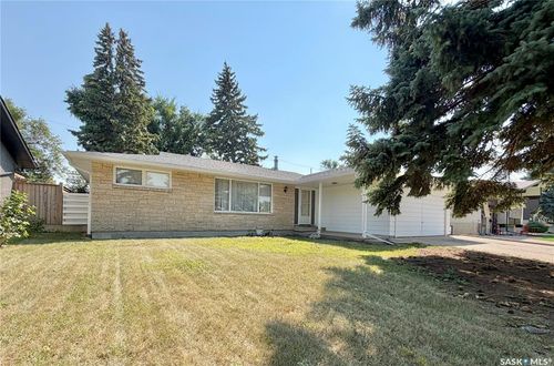 1247 Gordon Road, Moose Jaw, SK, S6H3E3 | Card Image
