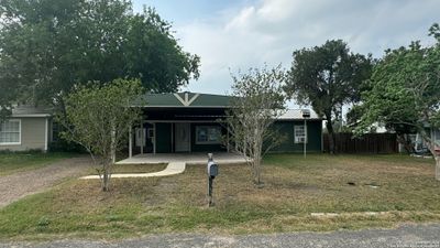 1419 E. Corpus Christi, House other with 4 bedrooms, 2 bathrooms and null parking in Beeville TX | Image 1