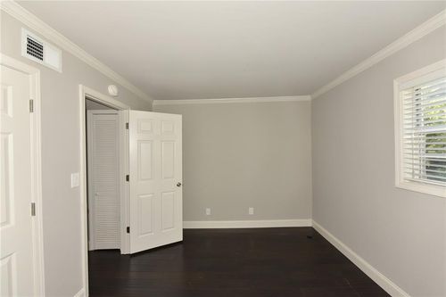 5115-5115 Chemin De Vie, Atlanta, GA, 30342-2546 | Card Image